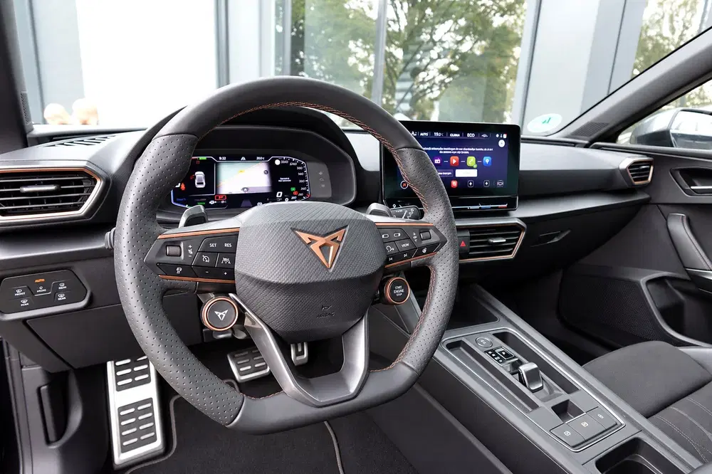 Cupra Leon 1.4 e-Hybrid VZ Adrenaline PANO MATRIX KEY uit 2021, foto 4