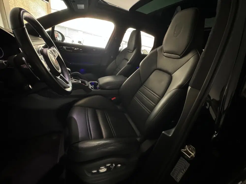 Porsche Cayenne 3.0 E-Hybrid Pano uit 2022, foto 12