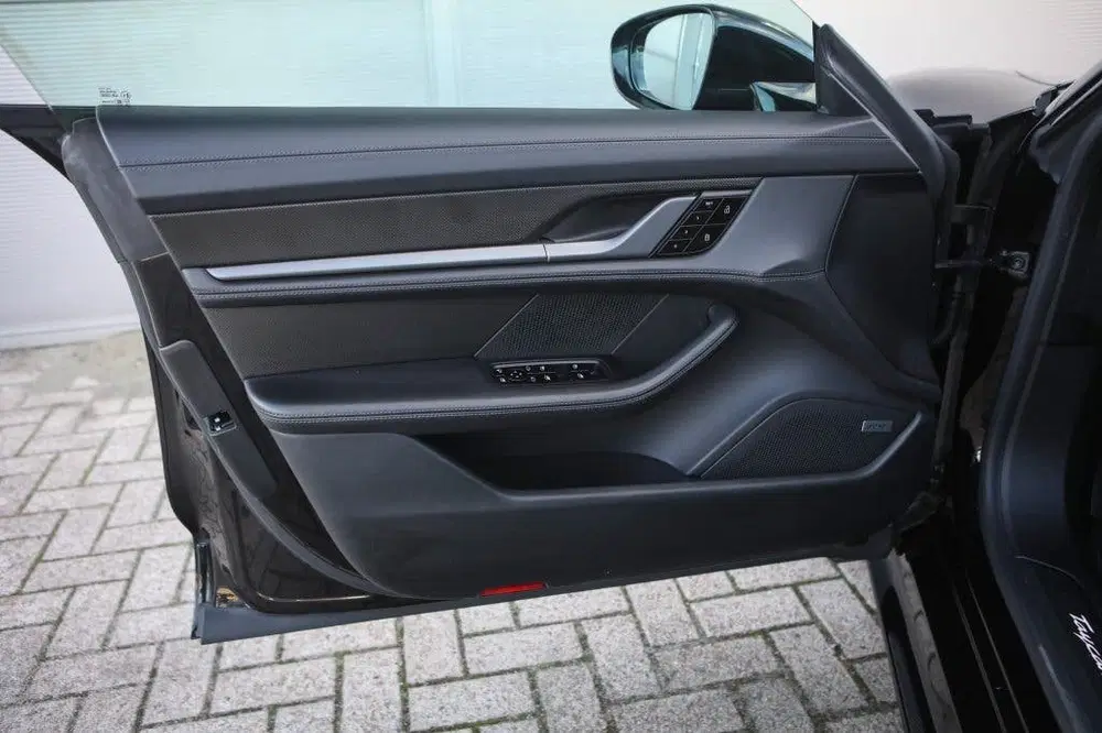 Porsche Taycan Turbo S uit 2020, foto 10