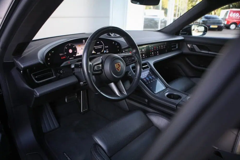Porsche Taycan Turbo S uit 2020, foto 3
