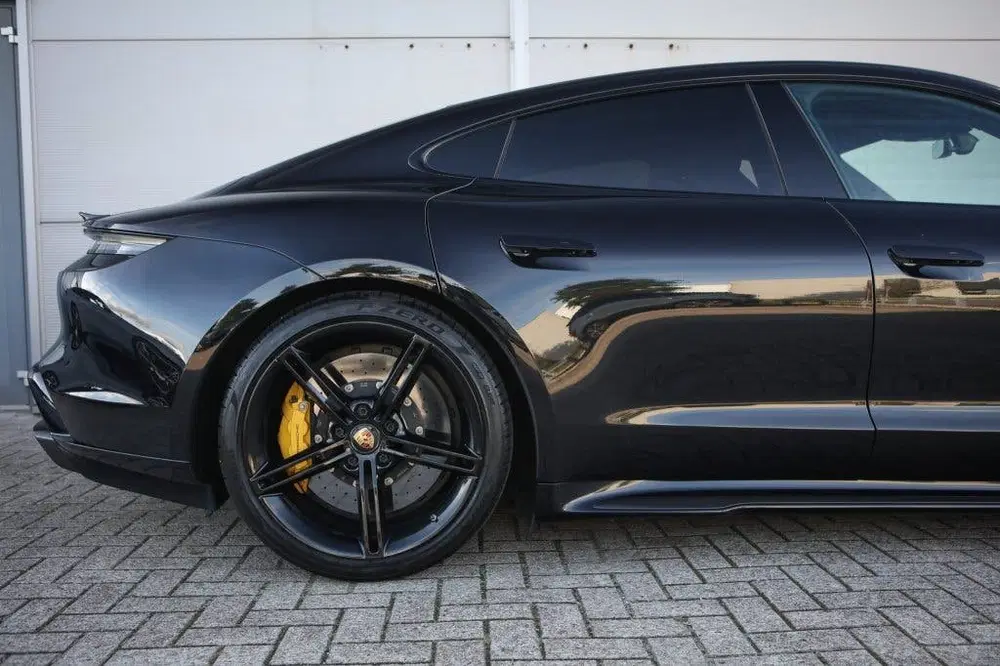 Porsche Taycan Turbo S uit 2020, foto 6