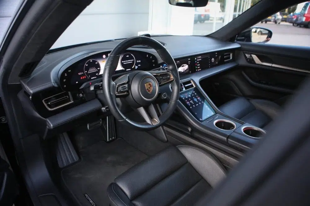 Porsche Taycan Turbo S 93 kWh uit 2020, foto 12