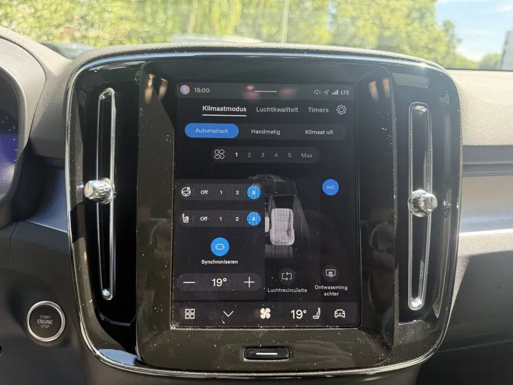Volvo XC40 B4 Plus Dark uit 2024, foto 15
