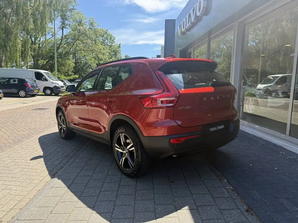 Volvo XC40 B4 Plus Dark uit 2024, foto 3