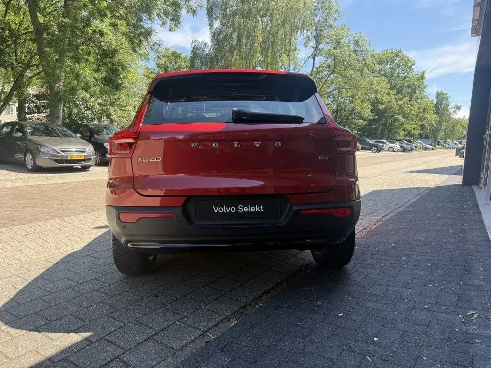Volvo XC40 B4 Plus Dark uit 2024, foto 4