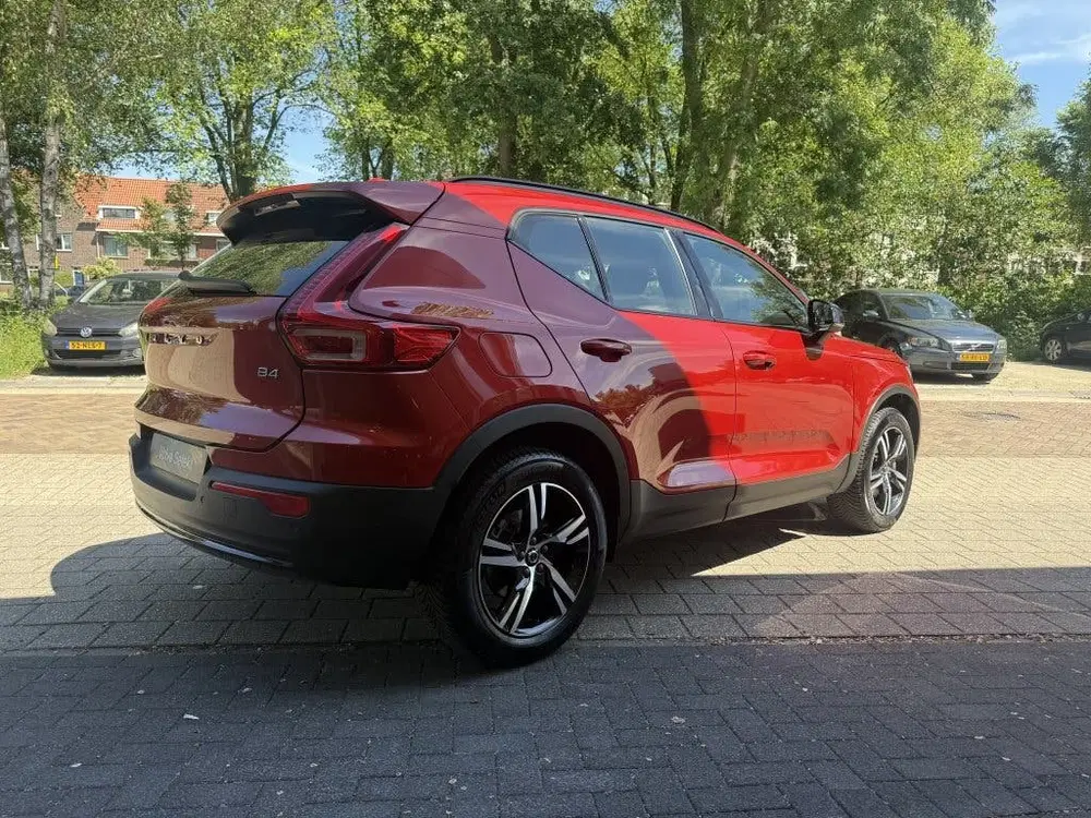 Volvo XC40 B4 Plus Dark uit 2024, foto 5