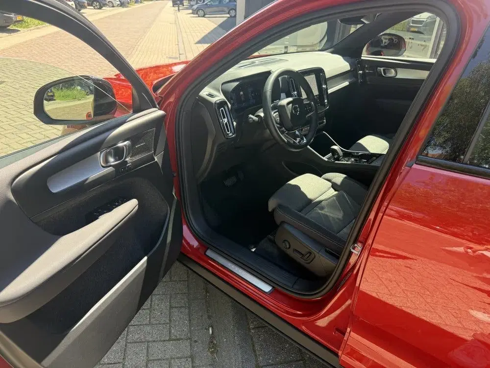 Volvo XC40 B4 Plus Dark uit 2024, foto 9