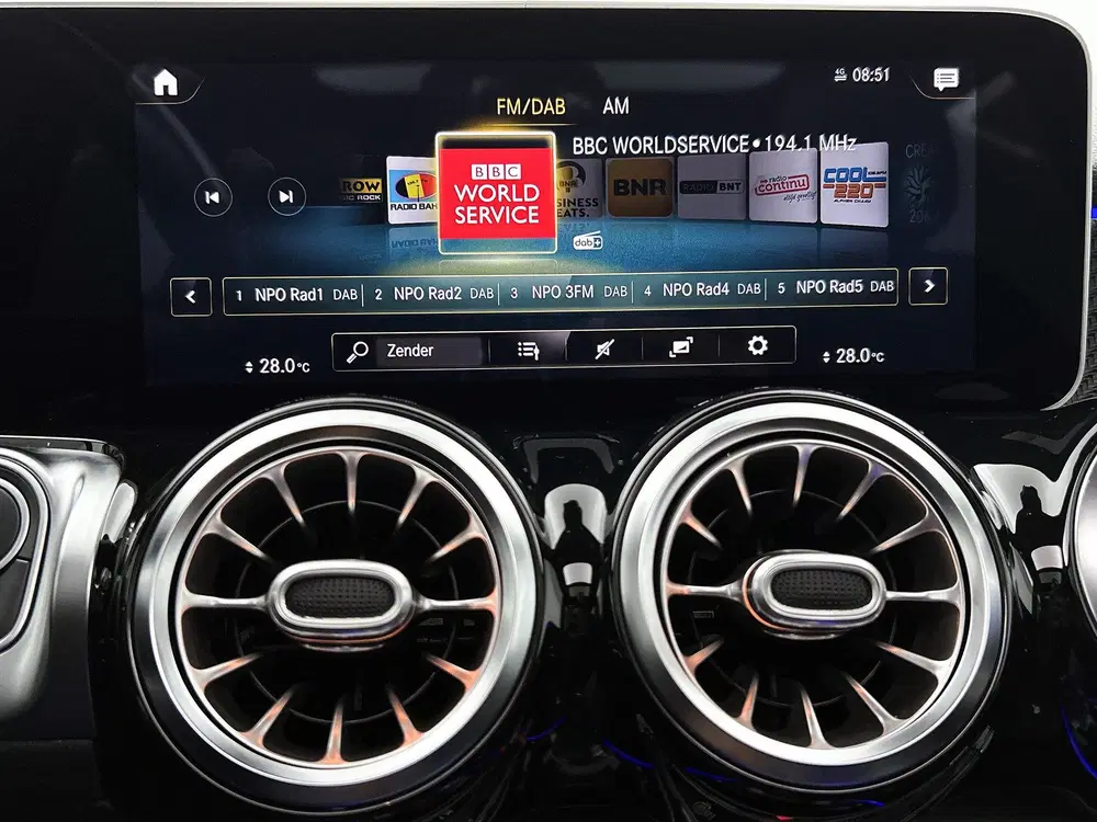 Mercedes-Benz GLB 180 Business Solution AMG uit 2021, foto 10