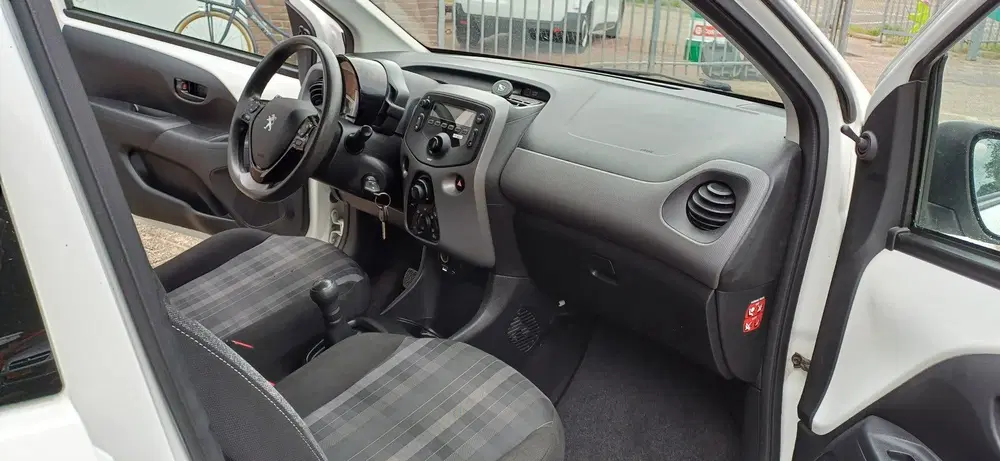 Peugeot 108 1.0 e-VTi Active airco bluetooth 1e eigena uit 2020, foto 2