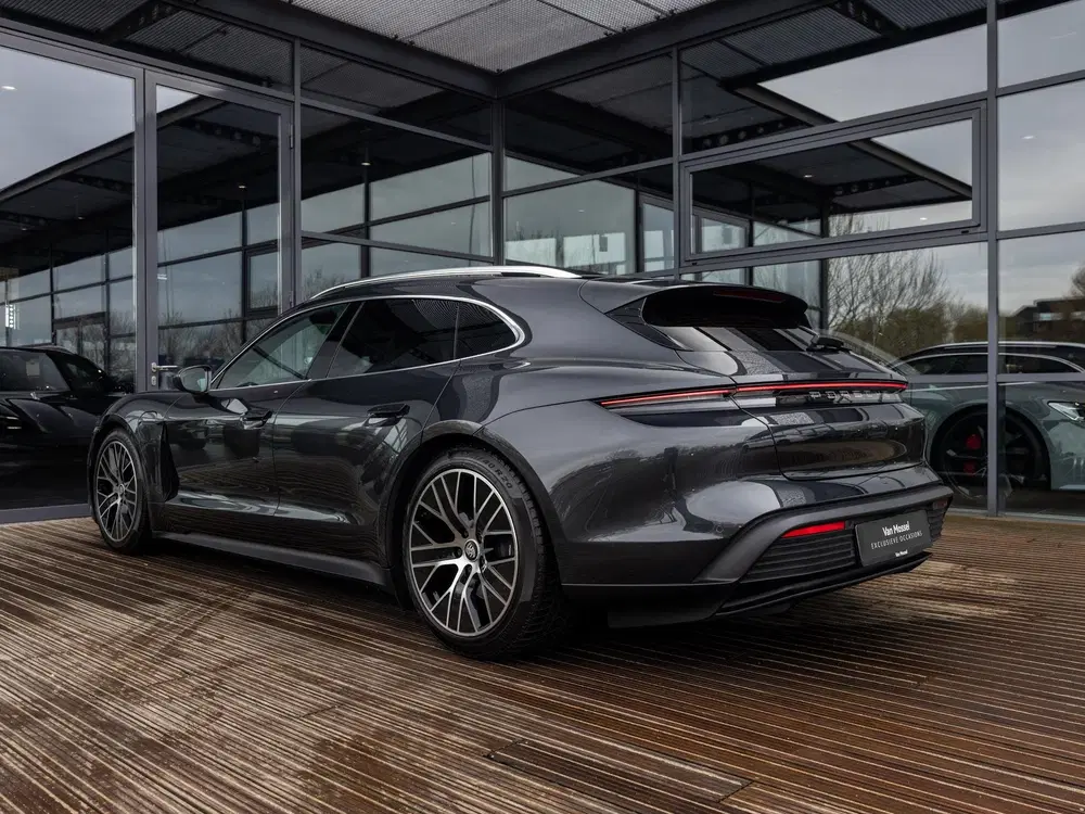 Porsche Taycan Sport Turismo 79 kWh uit 2022, foto 2