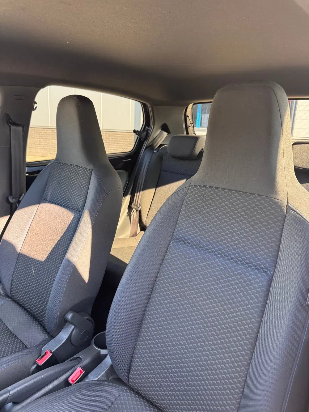 Volkswagen up! 1.0 60PK 5D BMT 2020 Zwart uit 2020, foto 11