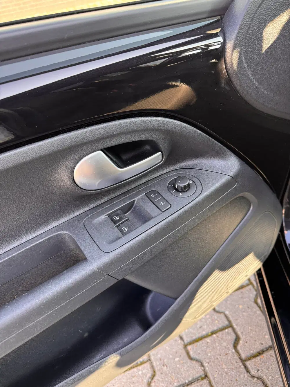 Volkswagen up! 1.0 60PK 5D BMT 2020 Zwart uit 2020, foto 8