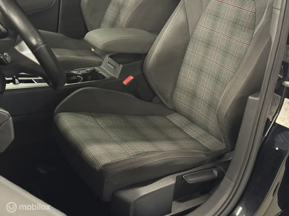 Volkswagen Golf 2.0 TSI GTI PANO uit 2020, foto 13
