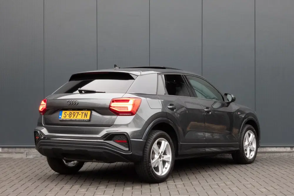 Audi Q2 35 TFSI S Edition uit 2023, foto 2