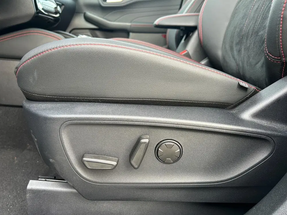 Ford Kuga 2.5 PHEV ST-Line X uit 2025, foto 12