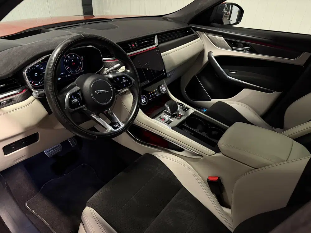 Jaguar F-Pace 5.0 P550 V8 SVR Speciale lak SVO Ultra Met uit 2021, foto 10