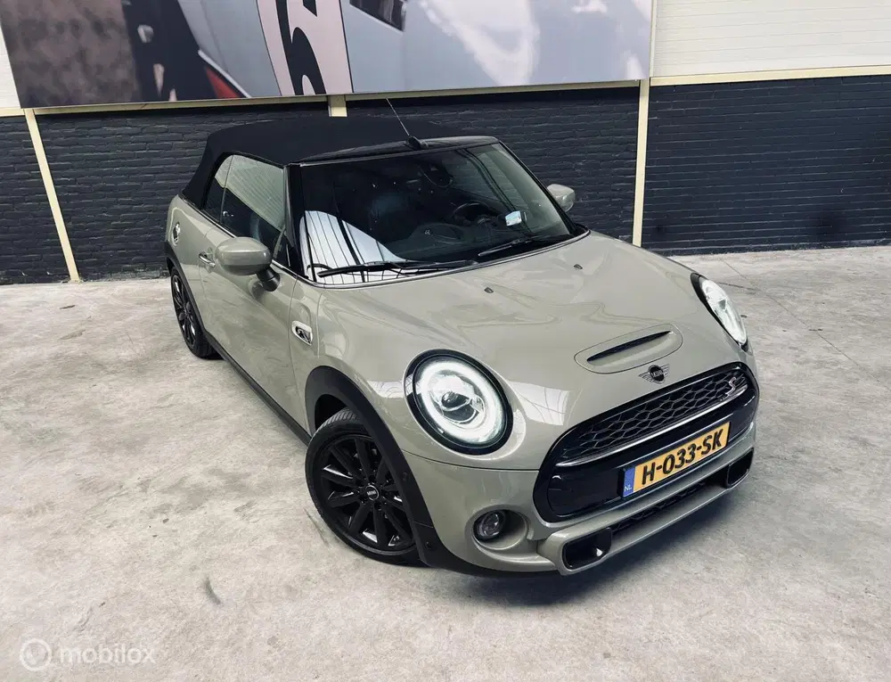 Mini Cabrio 2.0 Cooper S uit 2020, foto 2
