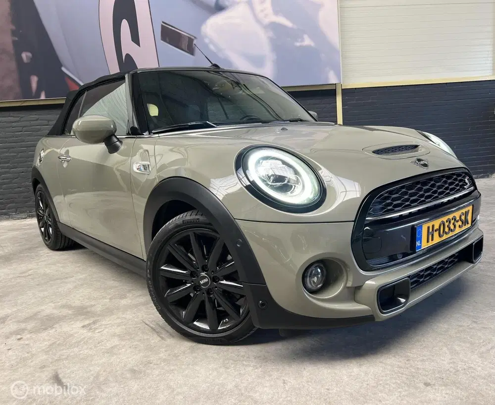 Mini Cabrio 2.0 Cooper S uit 2020, foto 3