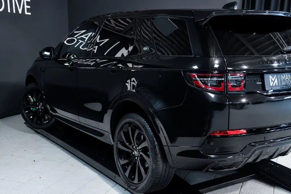 Land Rover Discovery Sport P300e 1.5 R-Dynamic S Black Editi uit 2022, foto 3