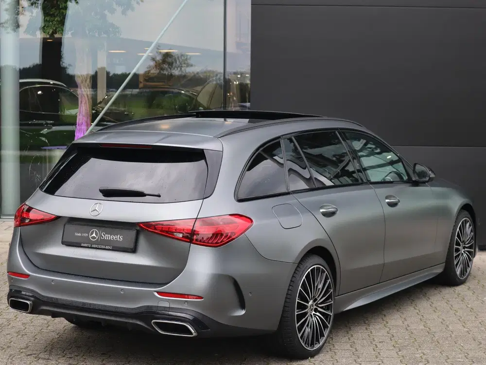 Mercedes-Benz C-Klasse 300 e AMG Line uit 2023, foto 2