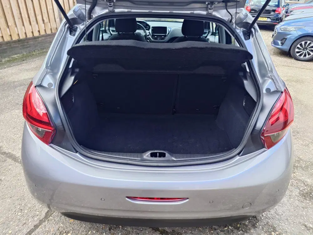 Peugeot 208 1.2 PureTech Allure uit 2019, foto 11