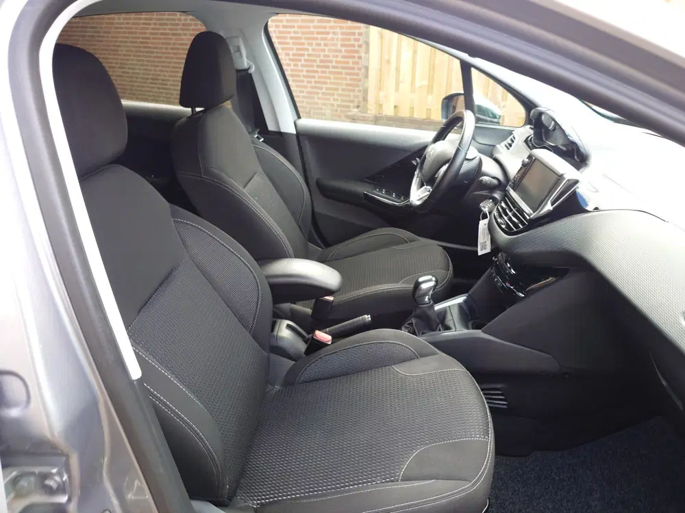 Peugeot 208 1.2 PureTech Allure uit 2019, foto 14