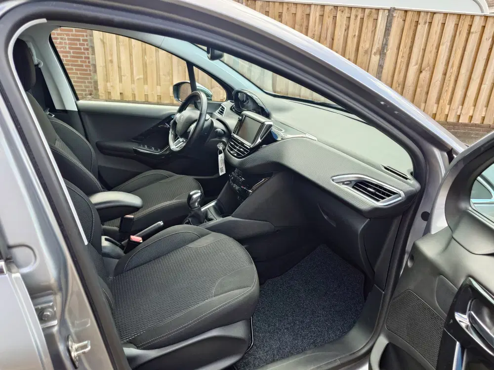 Peugeot 208 1.2 PureTech Allure uit 2019, foto 15