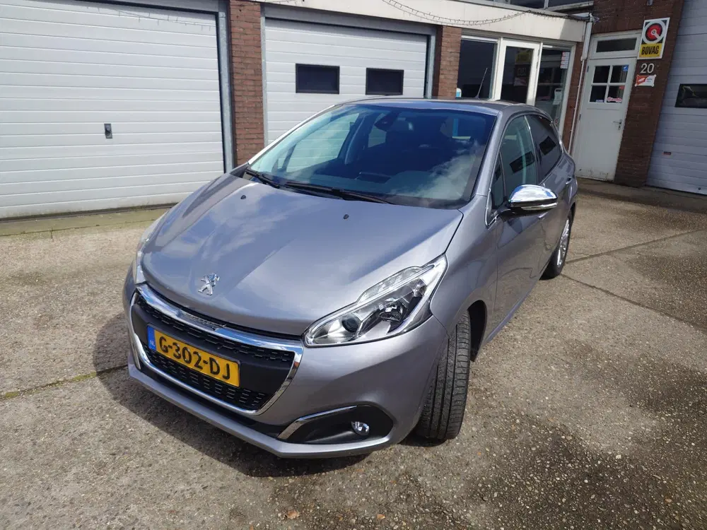 Peugeot 208 1.2 PureTech Allure uit 2019, foto 2