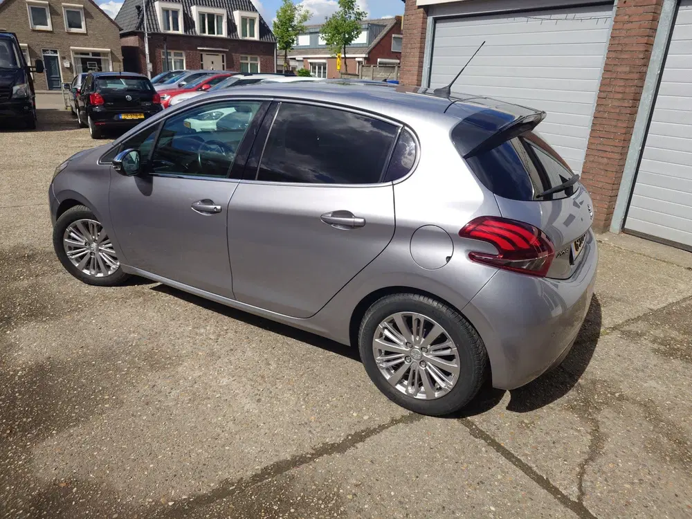 Peugeot 208 1.2 PureTech Allure uit 2019, foto 3