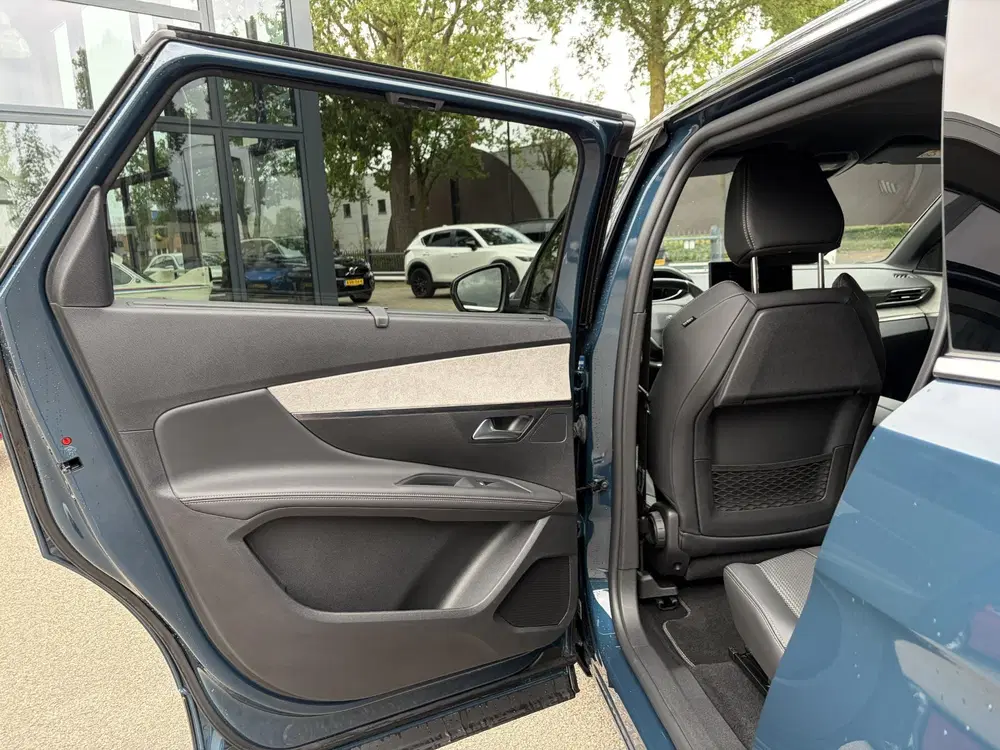 Peugeot 5008 1.2 GT HYBRID 136 7 PERSOONS uit 2024, foto 13