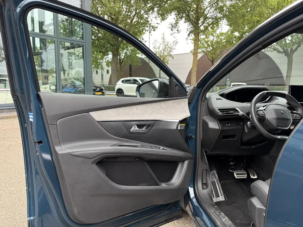 Peugeot 5008 1.2 GT HYBRID 136 7 PERSOONS uit 2024, foto 14