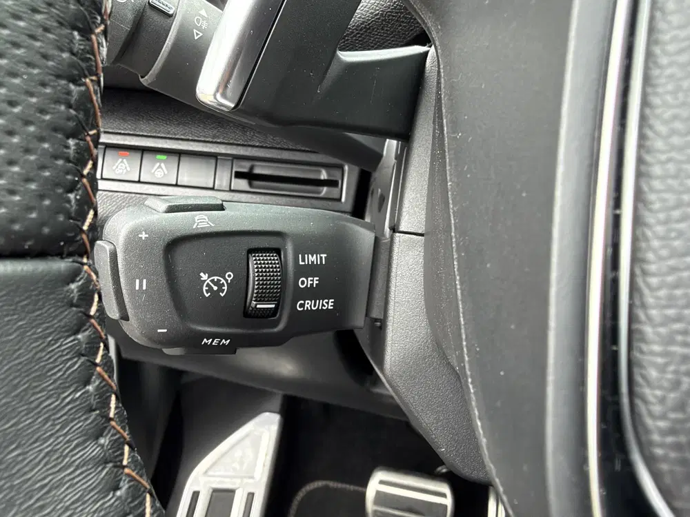 Peugeot 5008 1.2 GT HYBRID 136 7 PERSOONS uit 2024, foto 3