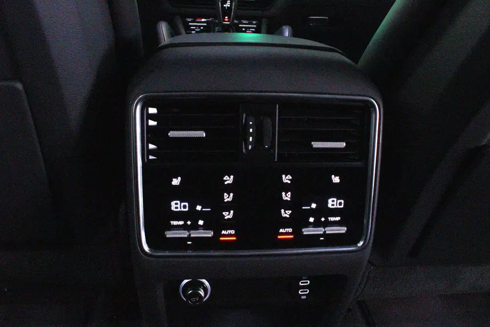 Porsche Cayenne Cayenne Coupé 3.0 E-Hybrid KRIJT SPORTDESI uit 2021, foto 10