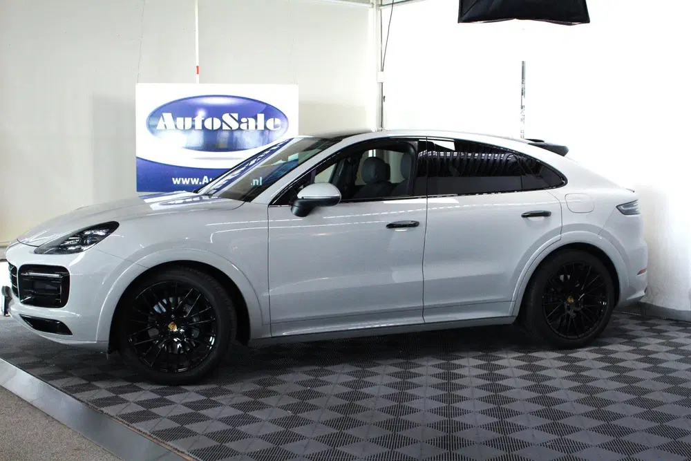 Porsche Cayenne Cayenne Coupé 3.0 E-Hybrid KRIJT SPORTDESI uit 2021, foto 3