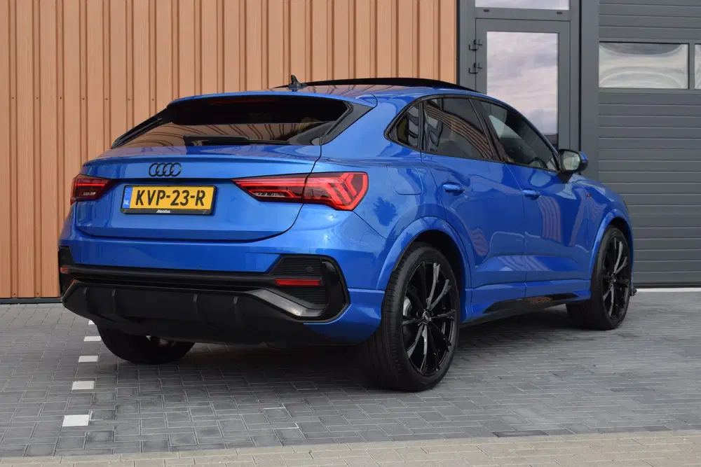 Audi Q3 45 TFSI e S-line uit 2023, foto 2
