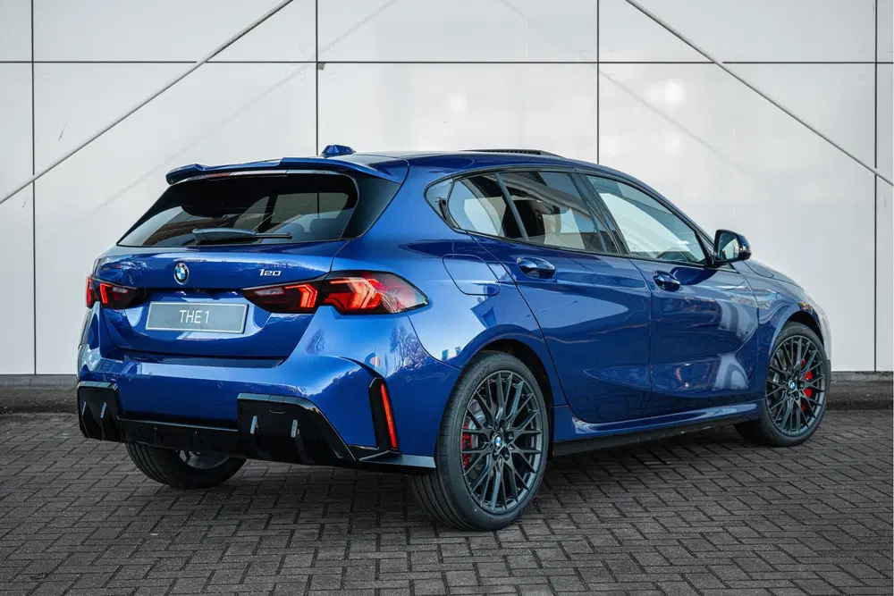 BMW 1-serie 120 High Executive M Sport Automaat uit 2026, foto 2