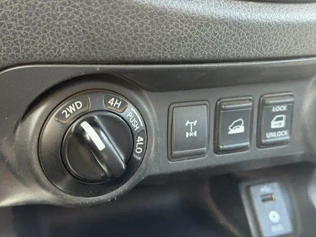 Nissan Navara 2.3 dCi N-Connecta King Cab 4WD uit 2020, foto 12