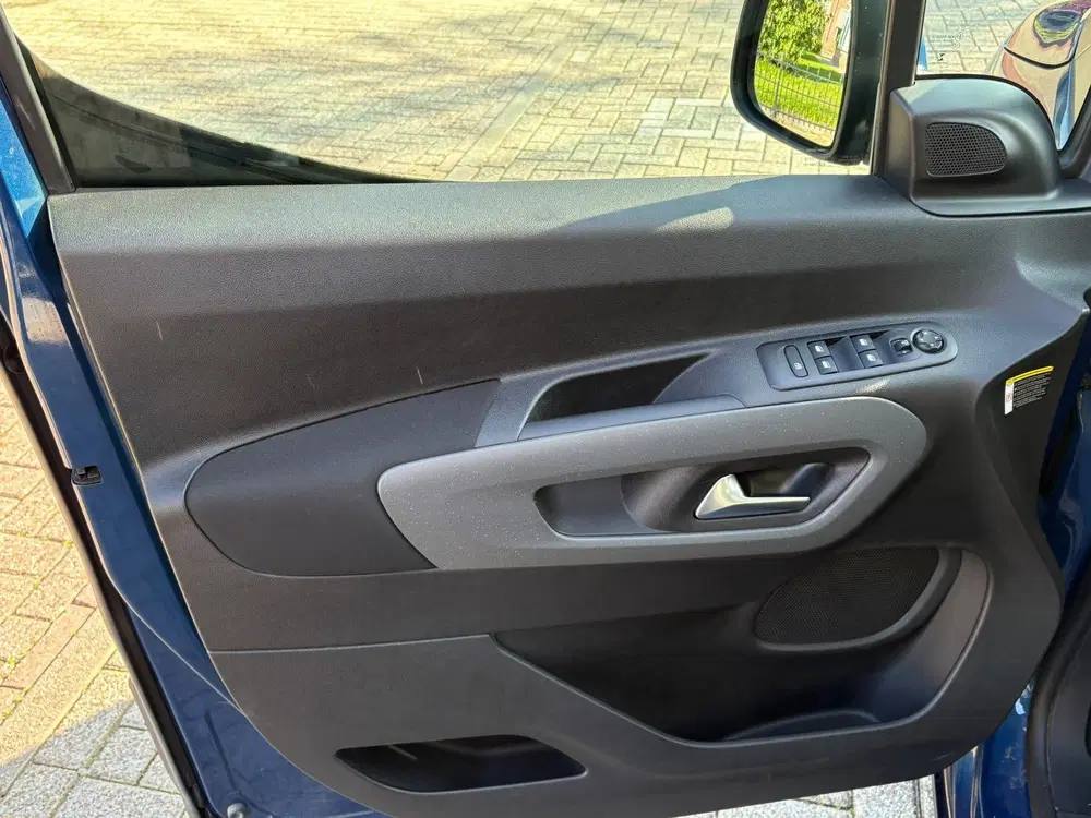 Citroën Berlingo Citroen BERLINGO 1.2 PureTech Shine HEAD-u uit 2019, foto 15
