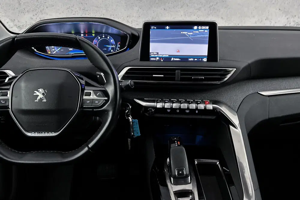 Peugeot 3008 1.2 PureTech uit 2020, foto 12