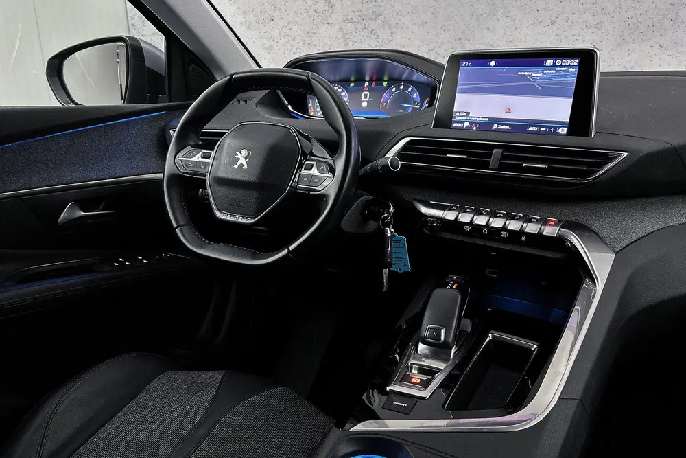 Peugeot 3008 1.2 PureTech uit 2020, foto 13