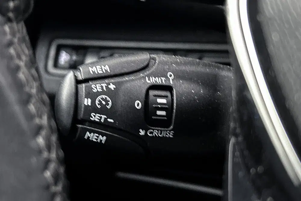 Peugeot 3008 1.2 PureTech uit 2020, foto 15