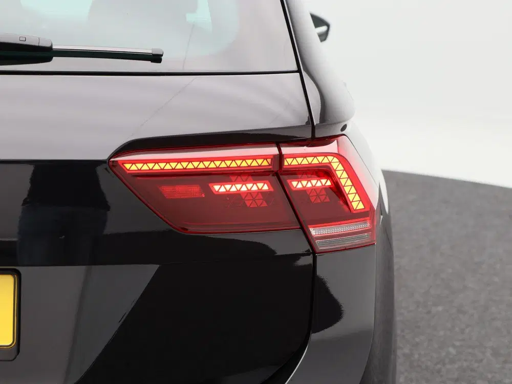 Volkswagen Tiguan 1.5 TSi 150 Pk Automaat R-Line uit 2020, foto 14