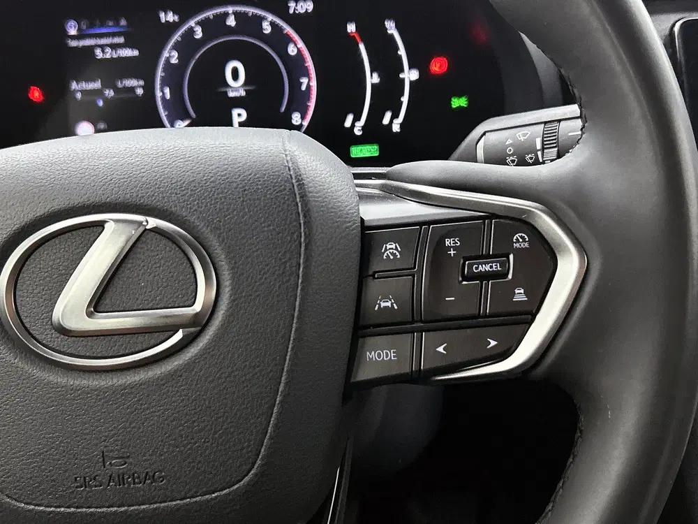 Lexus LBX 2WD uit 2024, foto 12