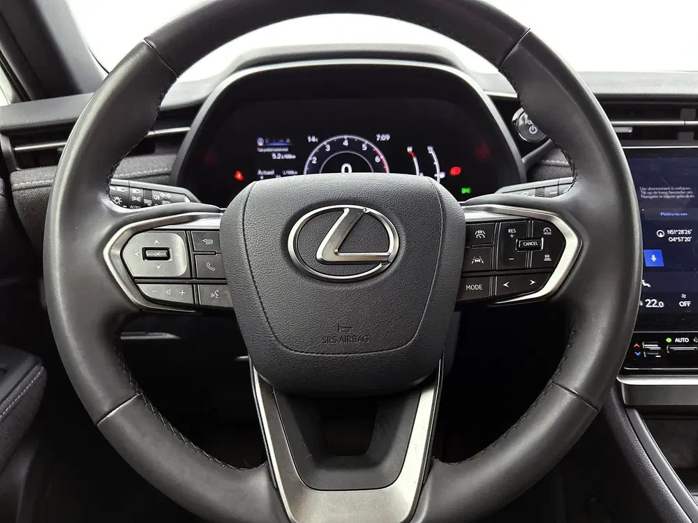 Lexus LBX 2WD uit 2024, foto 15