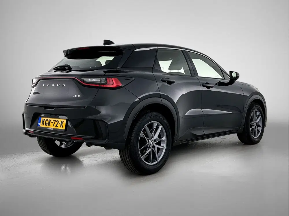Lexus LBX 2WD uit 2024, foto 2