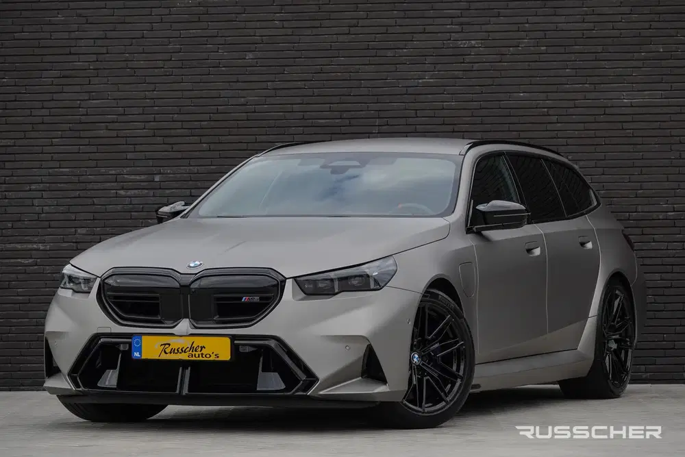 BMW M5 727Pk 4.4L V8 Hybride uit 2025