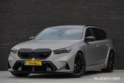 BMW M5 727Pk 4.4L V8 Hybride uit 2025
