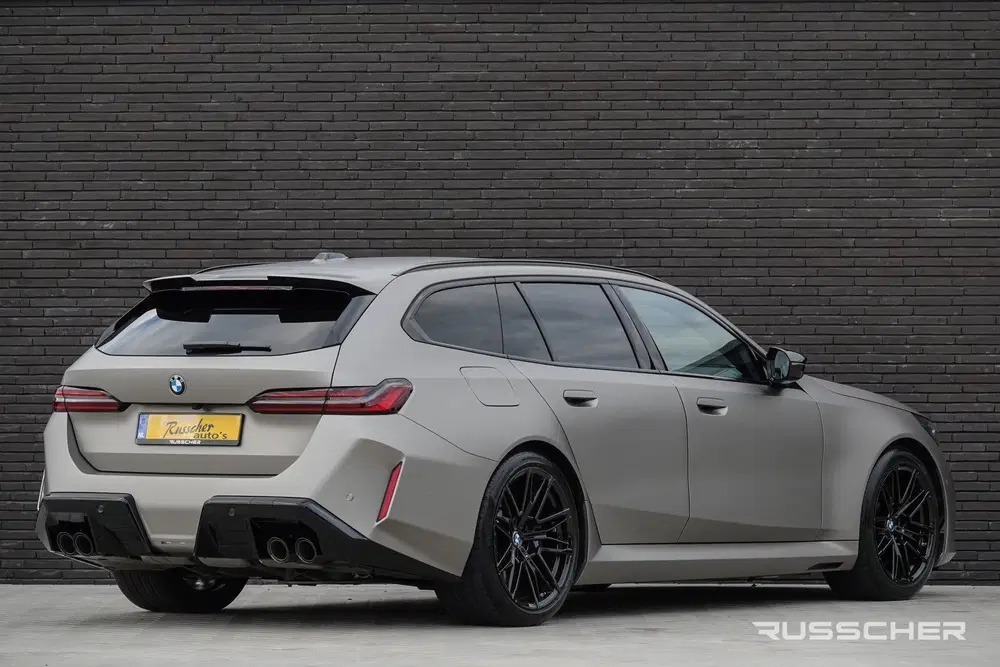 BMW M5 727Pk 4.4L V8 Hybride uit 2025, foto 2