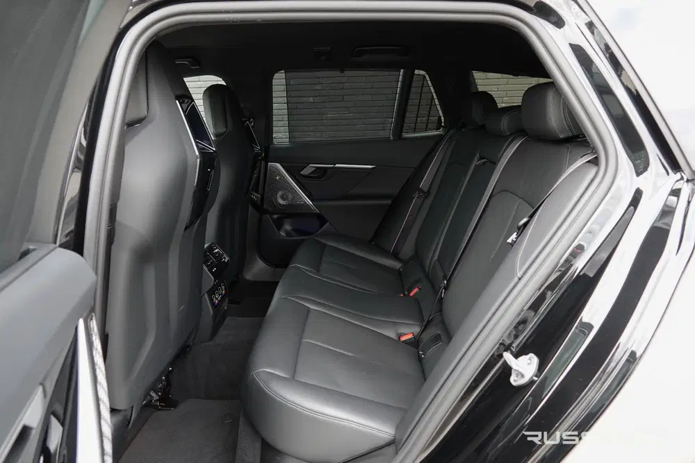BMW M5 727Pk 4.4L V8 Hybride uit 2025, foto 6
