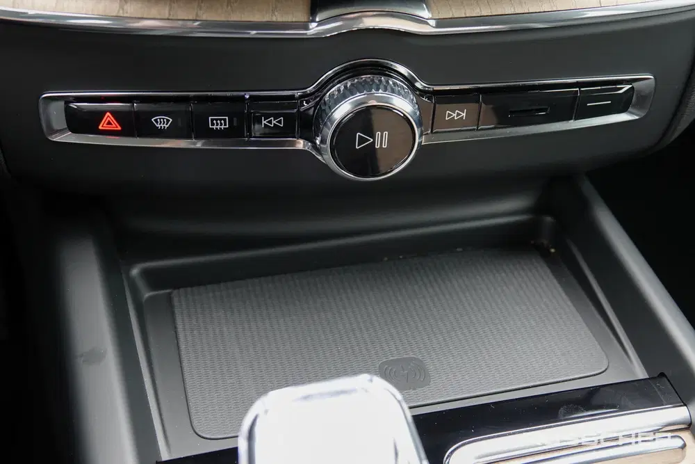 Volvo XC60 2.0 T8 456Pk uit 2025, foto 10